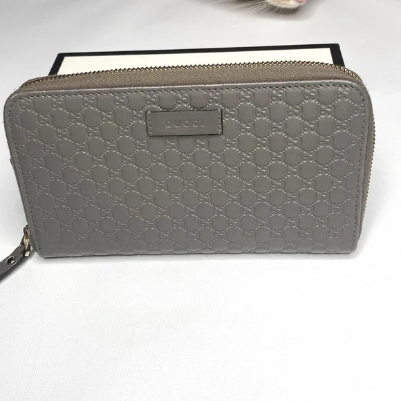 Gucci Gray Embossed Wallet - Picture 2 of 7